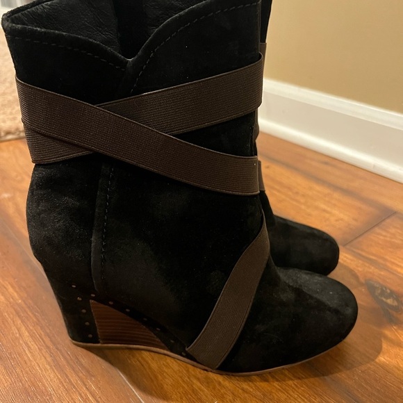 UGG Taleen Black Suede Strappy Mid-Calf Wedge Heeled Boots Women's Size 8.5 - Picture 2 of 12